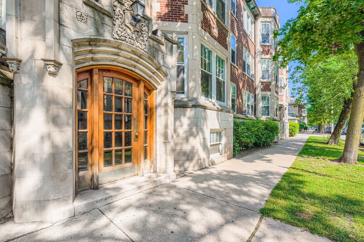 Foto principal - 2946 N Pine Grove Ave