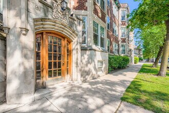 Building Photo - 2946 N Pine Grove Ave