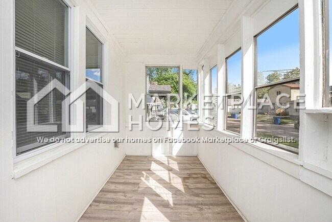 Foto del edificio - 7043 Meadow Ave