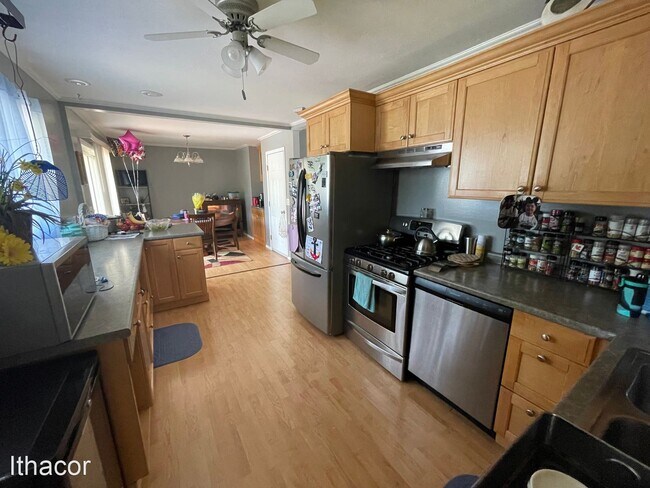 Building Photo - 3 br, 2 bath House - 813 Lamont Cir