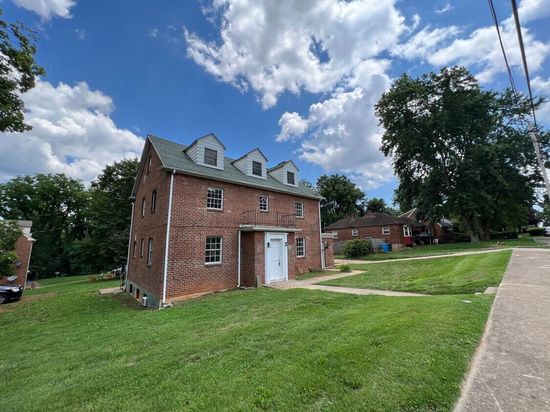 Foto principal - 3751 Sunrise Ave NW