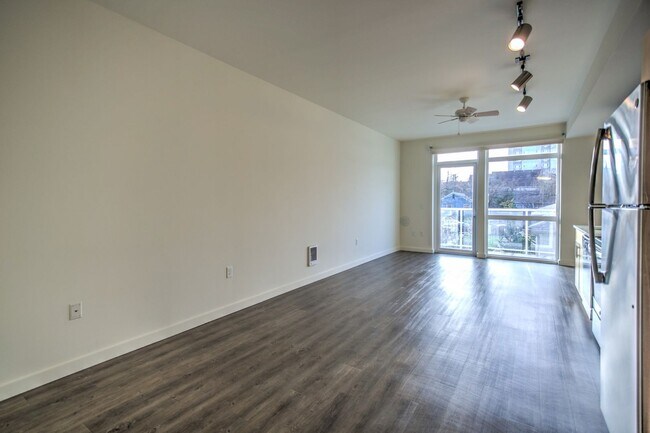 Building Photo - Stylish NW Studio w HUGE SAVINGS Ready NOW!