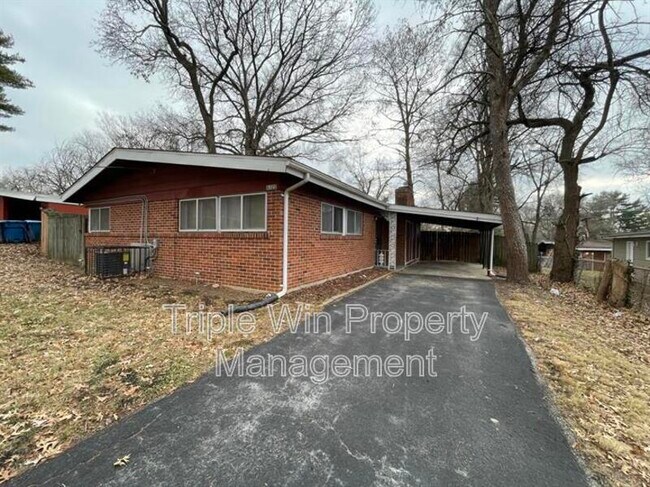 Foto del edificio - 8322 Sagewood Ln
