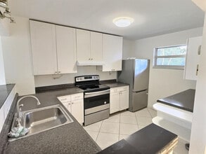 Building Photo - 1100 NW 87th Ave