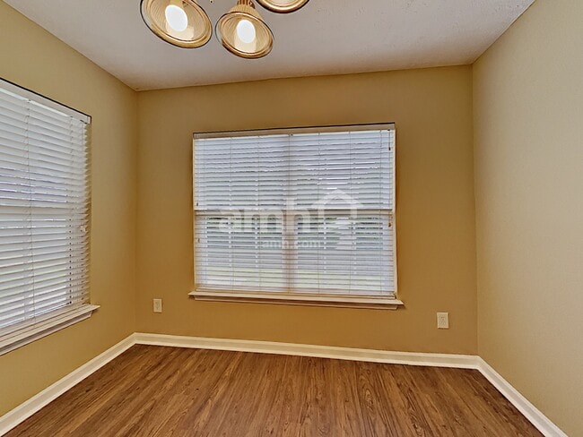 Building Photo - 4005 Strata Dr