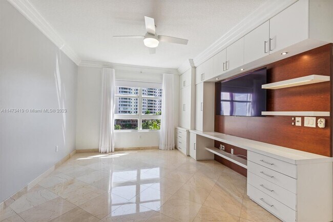 Building Photo - 715 Crandon Blvd