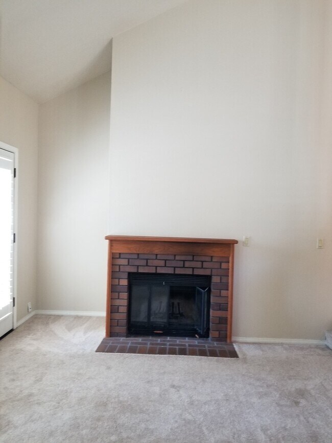 Foto del edificio - CUTE & CLASSY IN LAKE OSWEGO -MOVE IN READY!