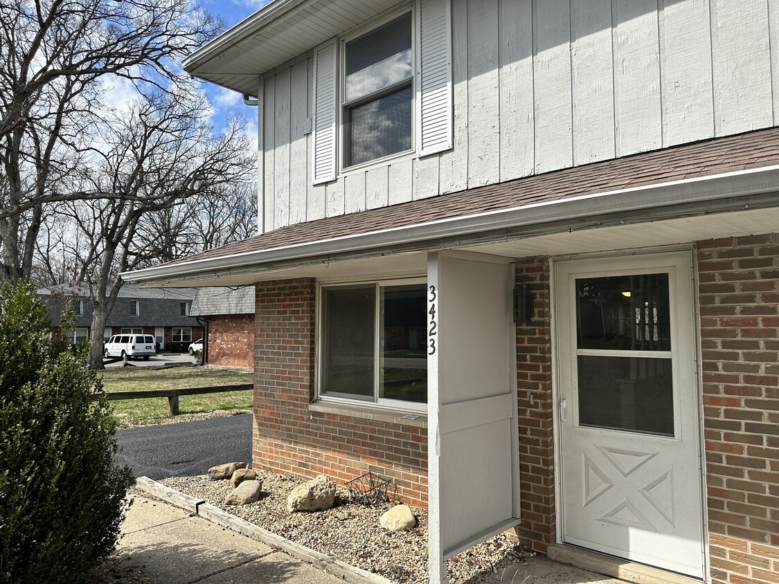 Primary Photo - 3423 W Richwoods Blvd