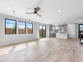 Building Photo - 12038 Royal Oaks Banner Wy