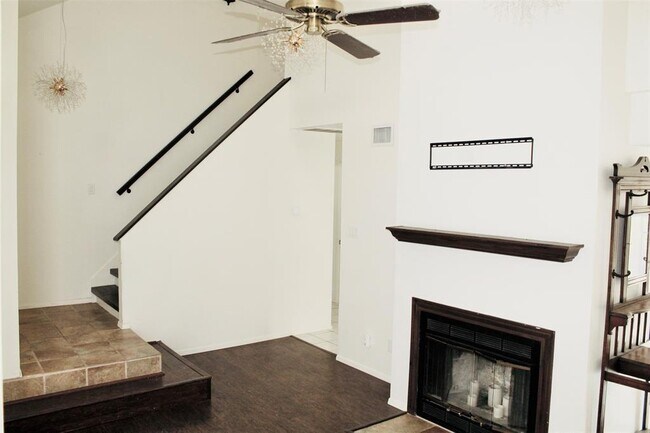 Foto del edificio - 105 Summit Ridge Dr N
