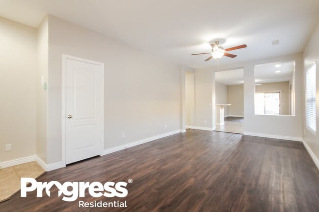 Foto del edificio - 13758 W Port Royale Ln