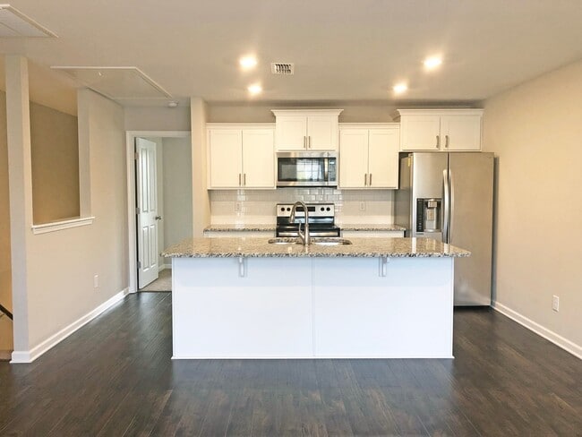 Building Photo - Gorgeous luxury 2BD/2.5BA M'boro townhome ...