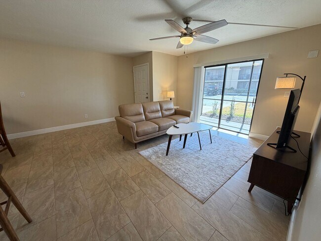 Foto del edificio - ANNUAL RENTAL - FURNISHED 1 BED / 1 BATH CONDO AT MYSTIC GARDEN