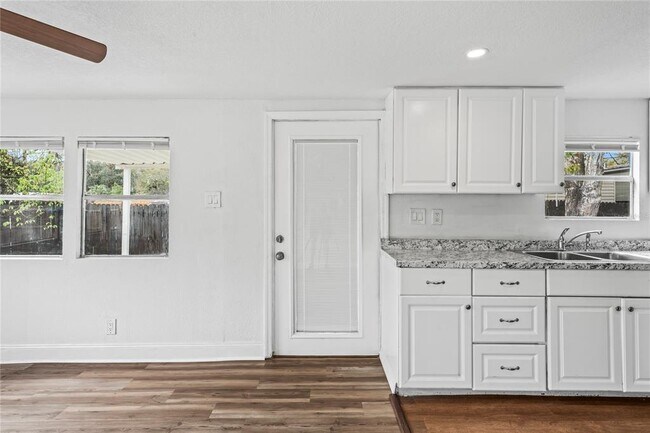 Building Photo - 9325 Kiowa Dr