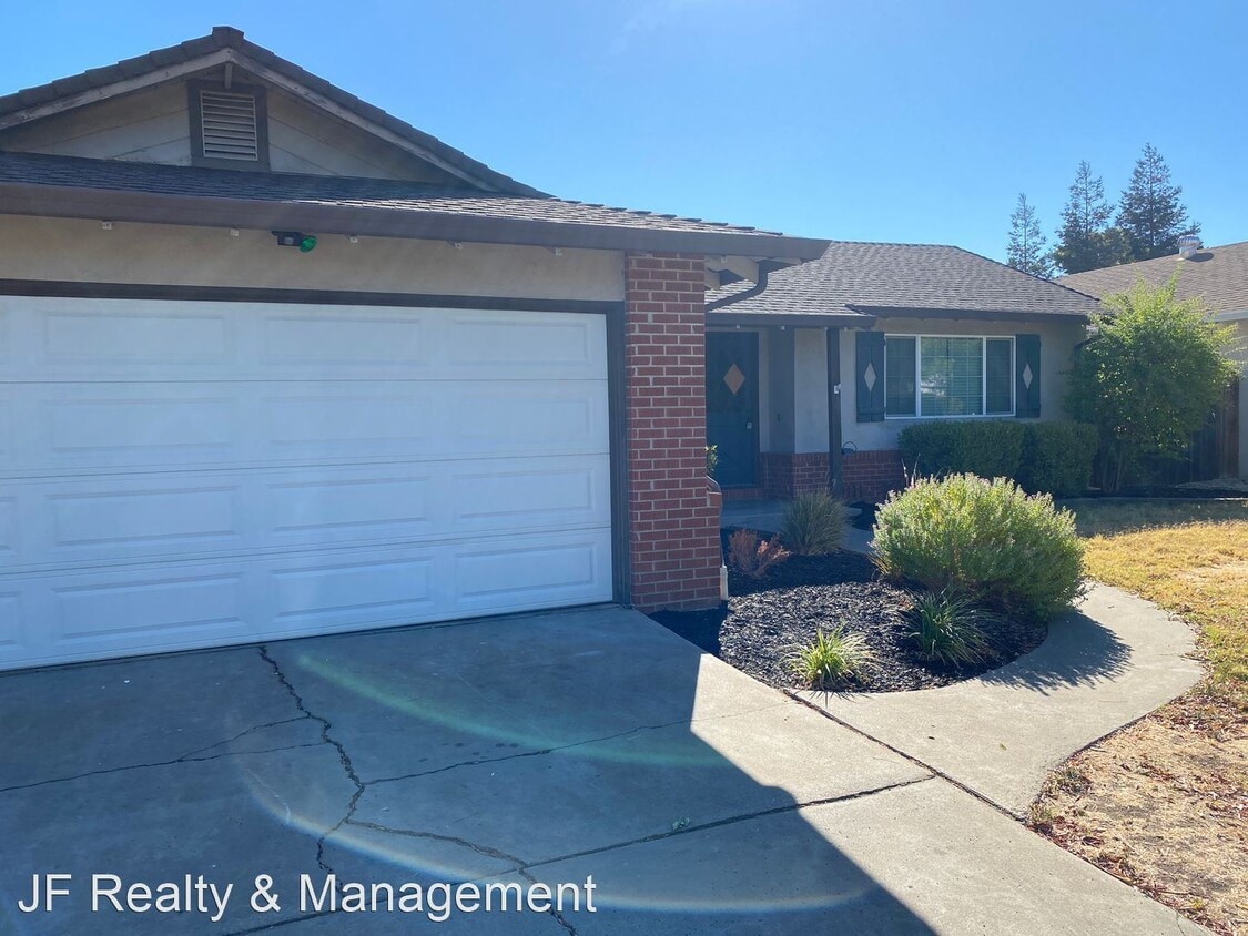 Primary Photo - 4 br, 2 bath House - 292 Pippo Ave