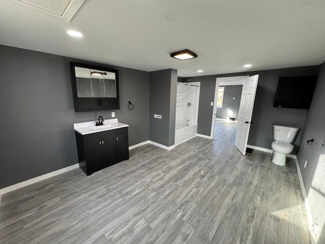 Building Photo - 1206 9th Ave