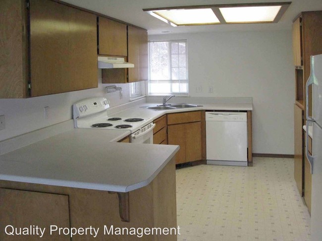 Building Photo - 1049 Hopkins Rd