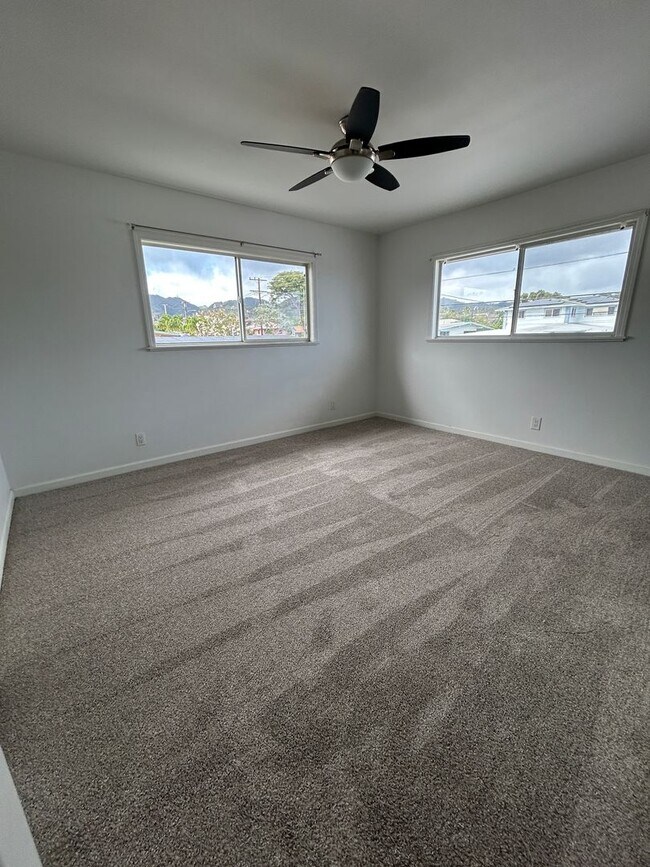 Foto del edificio - Spacious 3 Bedroom/2 Bathroom in Moanalua ...