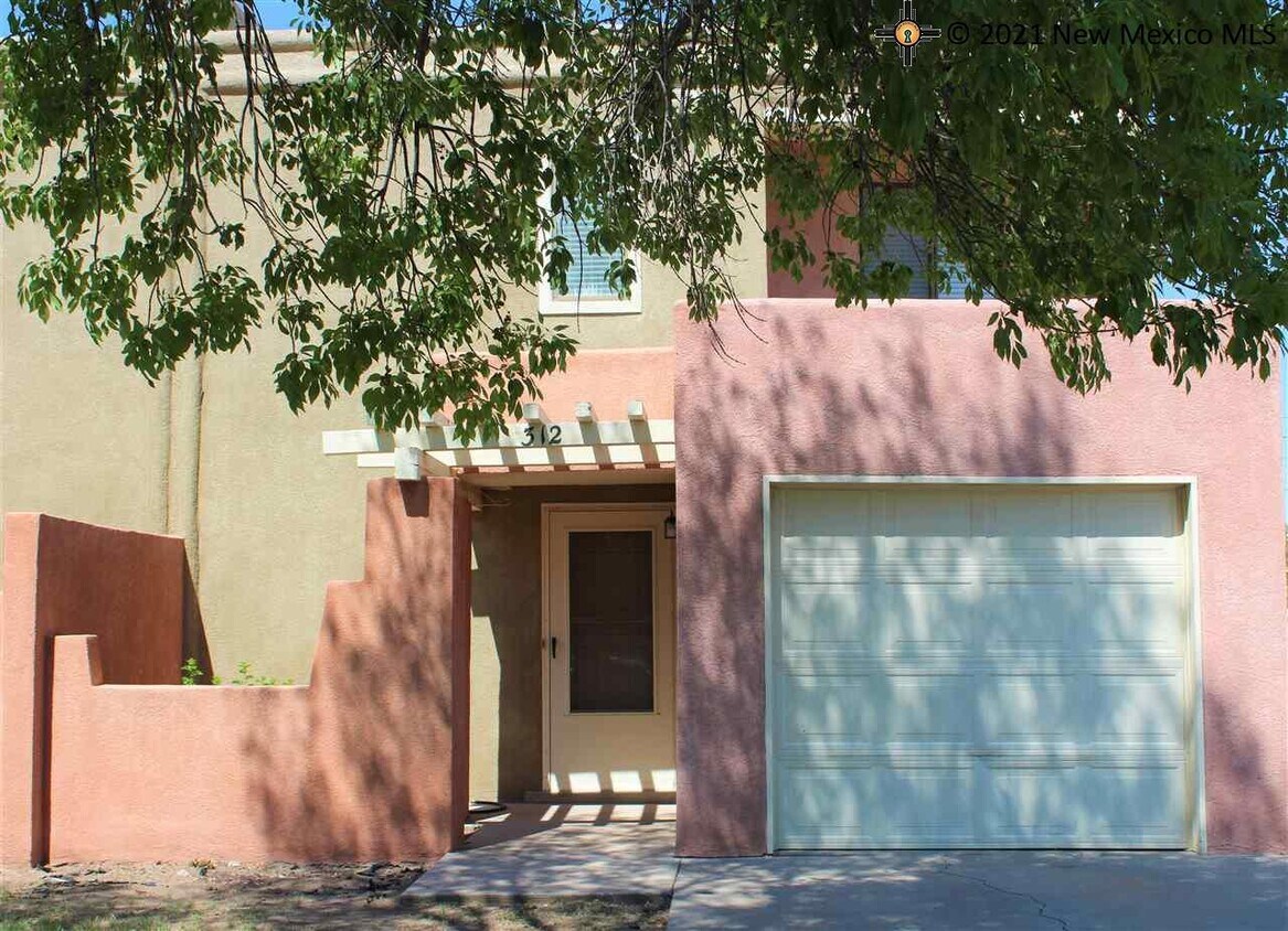 Foto principal - 312 S 2nd St