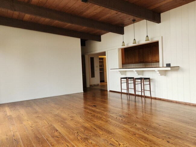 Building Photo - 13590 Saratoga Vista Ave