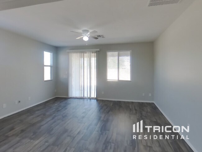 Foto del edificio - 12226 W Chase Ln