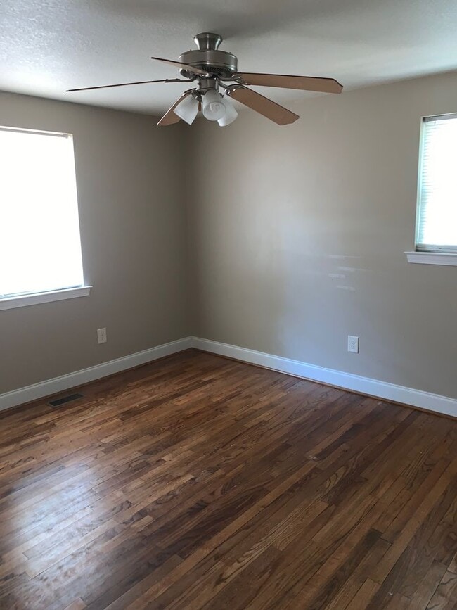 Building Photo - Charming Cottage in Gainesville