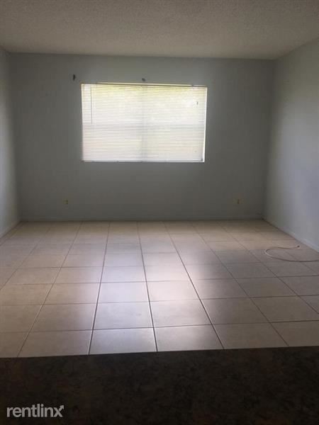 Foto del edificio - 2 br, 2 bath  - 3560 NW 114th Ter