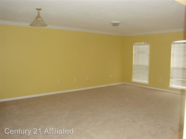 Building Photo - 724 Valrico Hills Ln