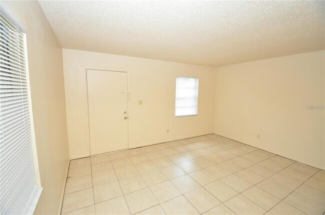 Foto del edificio - 1428 E Fern Rd