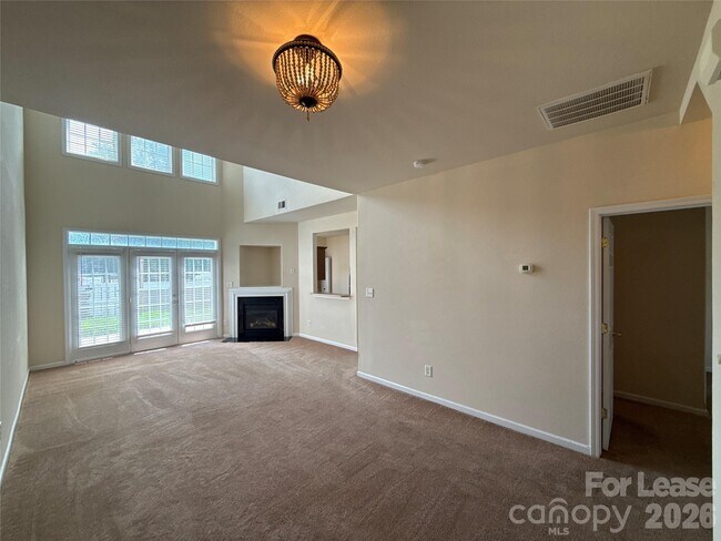 Foto del edificio - 6362 Rhodins Ln