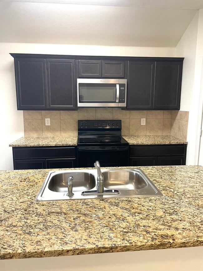 Building Photo - 246 Oaklawn Dr