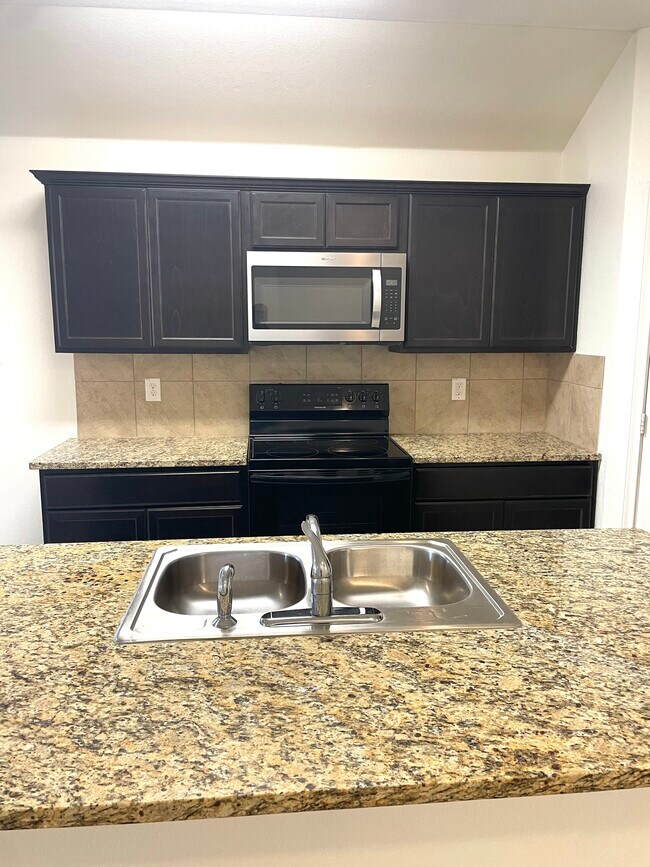 Foto del edificio - 246 Oaklawn Dr