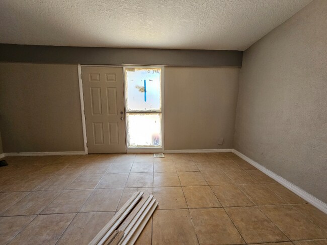 Foto del edificio - 1745 E Broadway Rd
