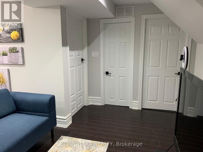 Building Photo - 284 Hickory Cir