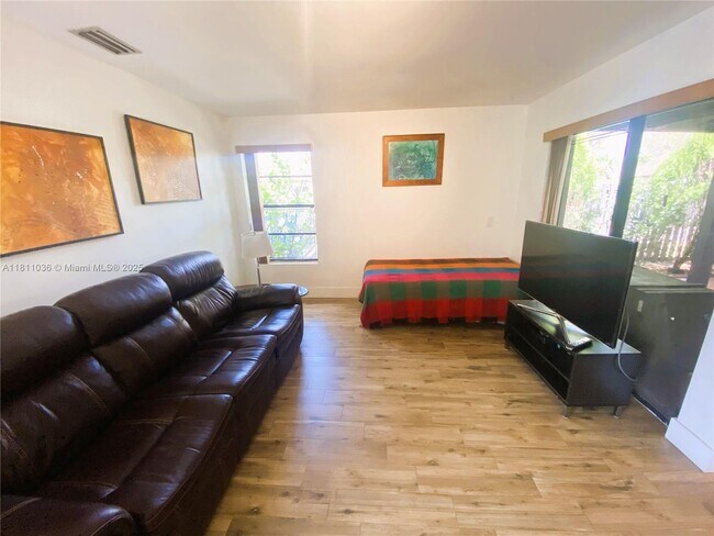 Foto del edificio - 4825 SW 152nd Ct