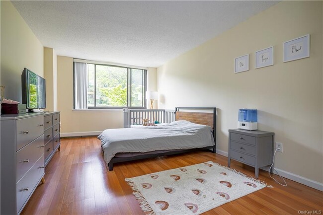 Building Photo - 25 Rockledge Ave