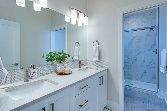 Foto del edificio - 3721 NE Petrosa Ave