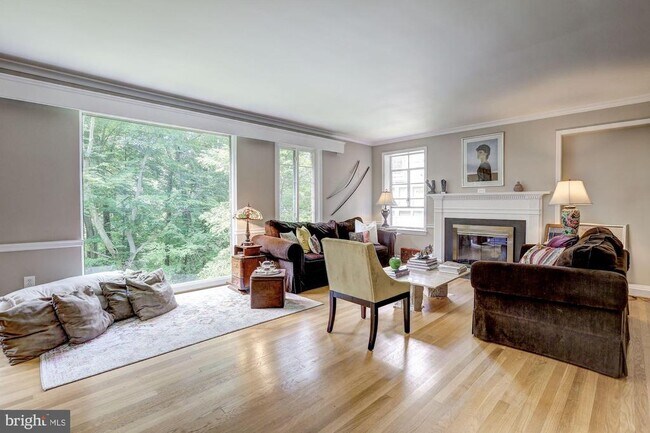 Foto del edificio - 5204 Westwood Dr