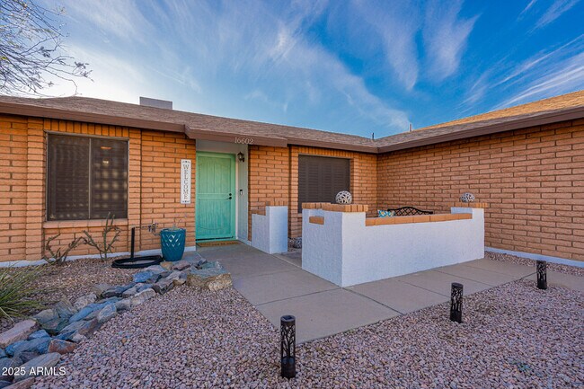 Foto del edificio - 16602 N 66th St