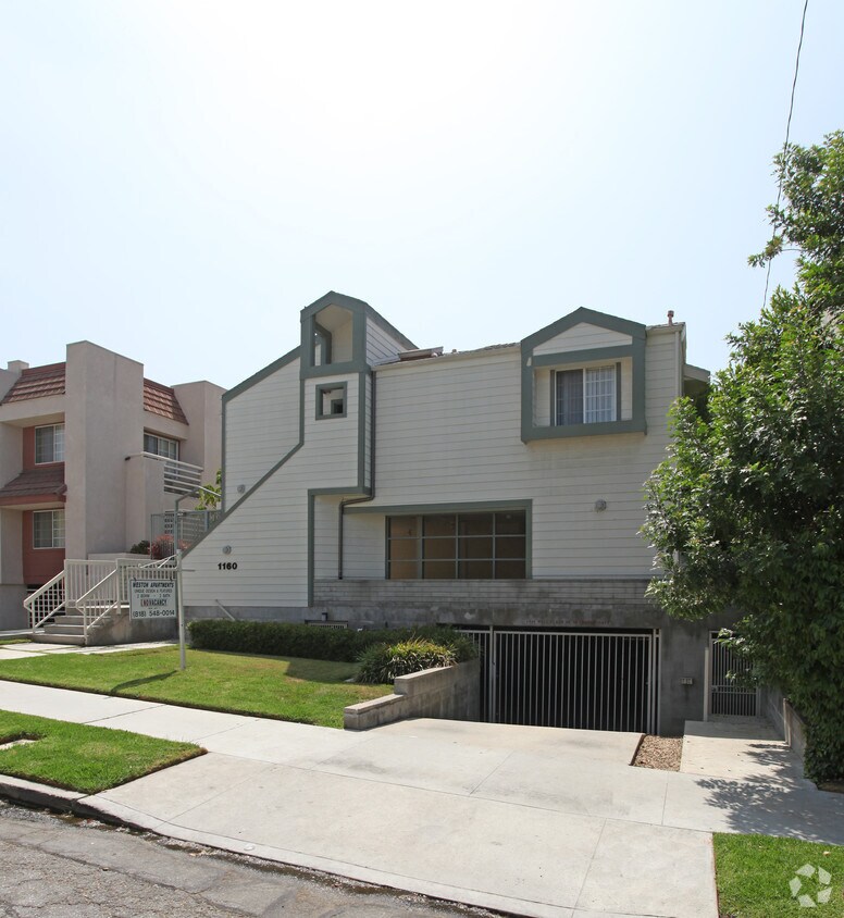 Building Photo - 1160 Justin Ave