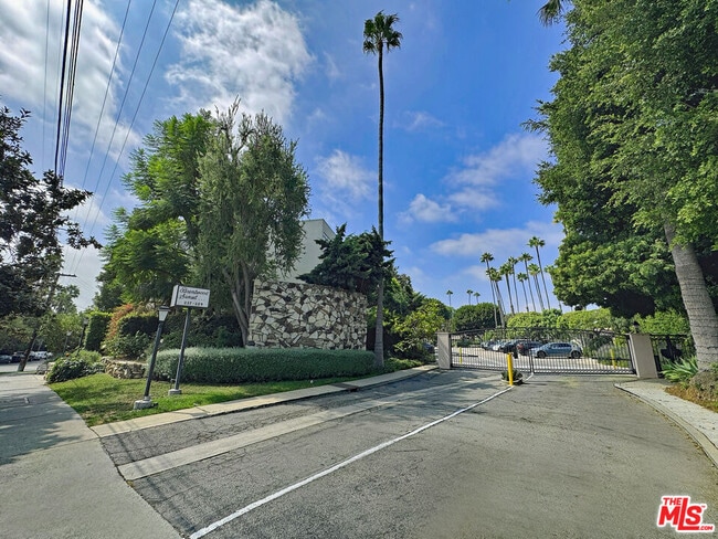 Foto del edificio - 289 S Barrington Ave