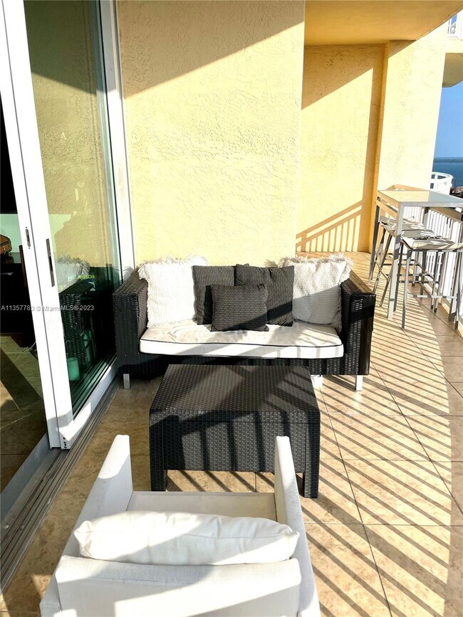 Building Photo - 2475 Brickell Ave