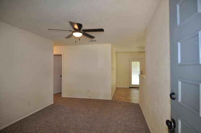 Building Photo - 6304 Dream Ln