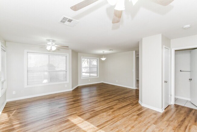 Building Photo - 1838 La Villa Dr