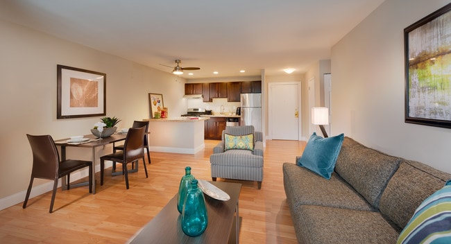 Building Photo - The Landings 2