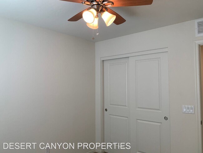 Building Photo - 4 br, 3 bath House - 175 E Bluejay Dr