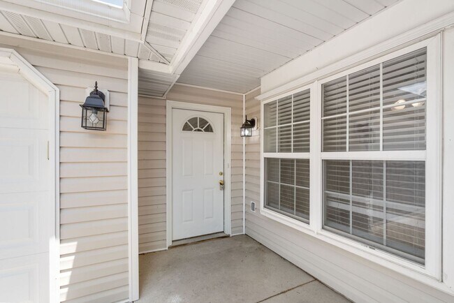 Building Photo - 1713-1715-1715 Louise Cir