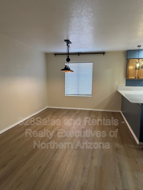 Foto del edificio - 6142 N Christmas Tree Ln