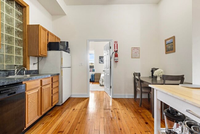 Building Photo - 709 Willow Ave