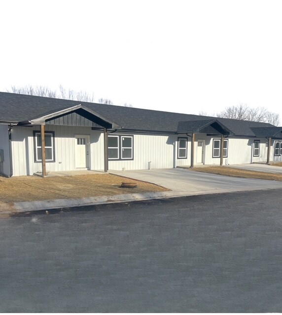 Building Photo - 587 Panich St